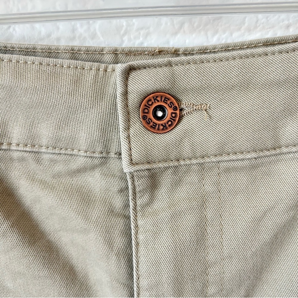 Dickies Khaki Cargo, Utility, Work, Outdoor, Women’s Size 6 Relaxed Shorts - Picture 3 of 12